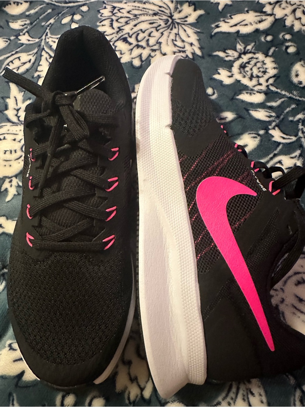 Nike Black & Hot Pink Women's Running Sneakers